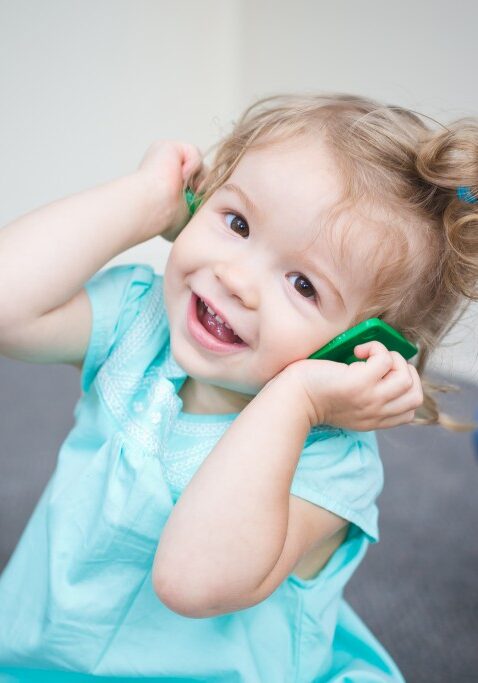 Photo_Kindermusik_BucktownMusic-2016-girl-with-sandblocks-2-1024x683